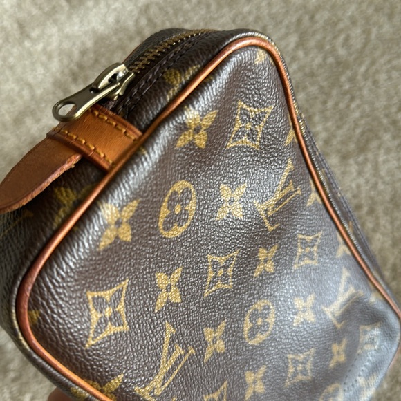 Louis Vuitton pouch - Picture 12 of 16